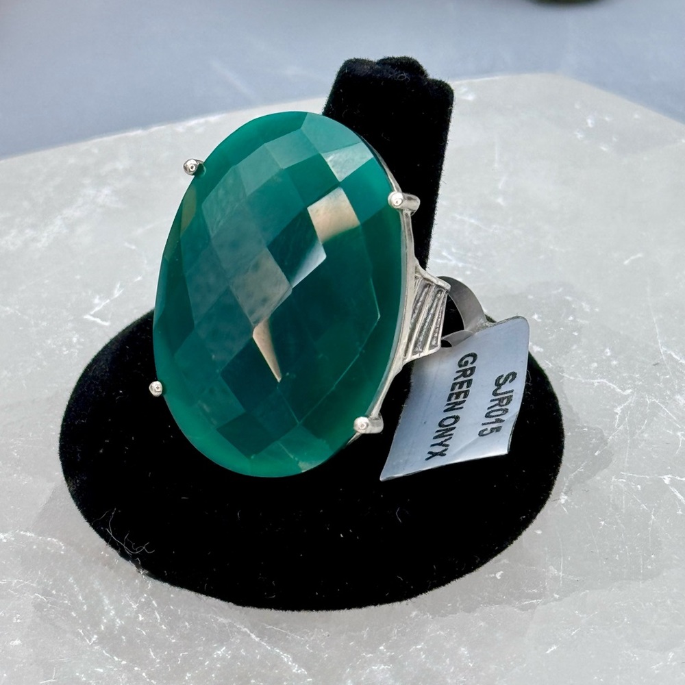 Elegant Green Onyx Gemstone Sterling .925 Ring - Picture 8 of 9